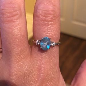 Very pretty blue fragrant jewels ring
